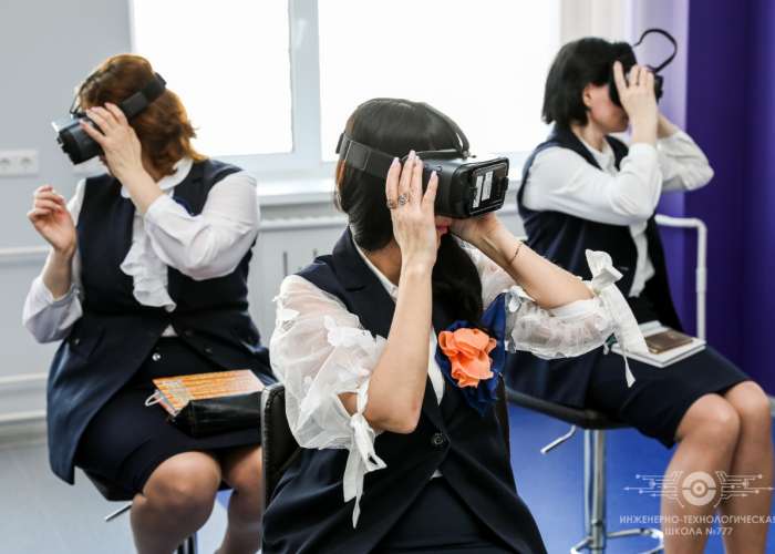Для учителей прошло обучение по VR-технологиям
